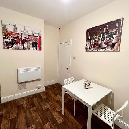 Studio Flat In Colliers Wood Appartamento Londra Esterno foto