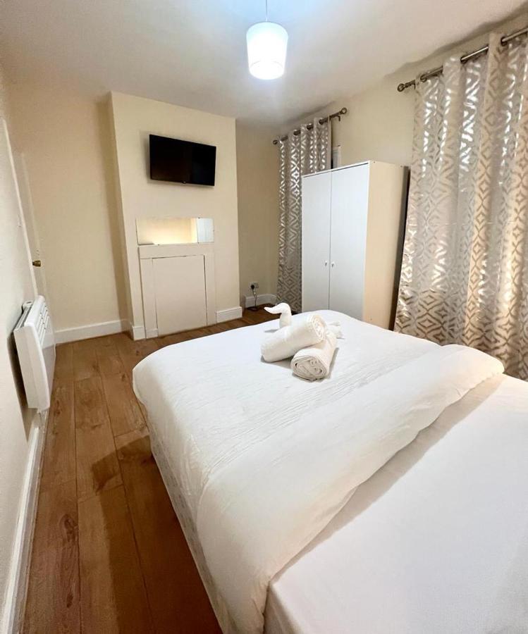 Studio Flat In Colliers Wood Appartamento Londra Esterno foto