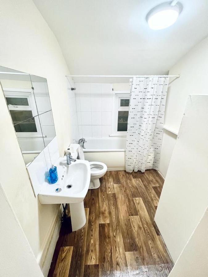 Studio Flat In Colliers Wood Appartamento Londra Esterno foto