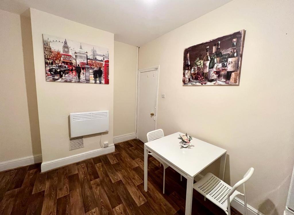 Studio Flat In Colliers Wood Appartamento Londra Esterno foto