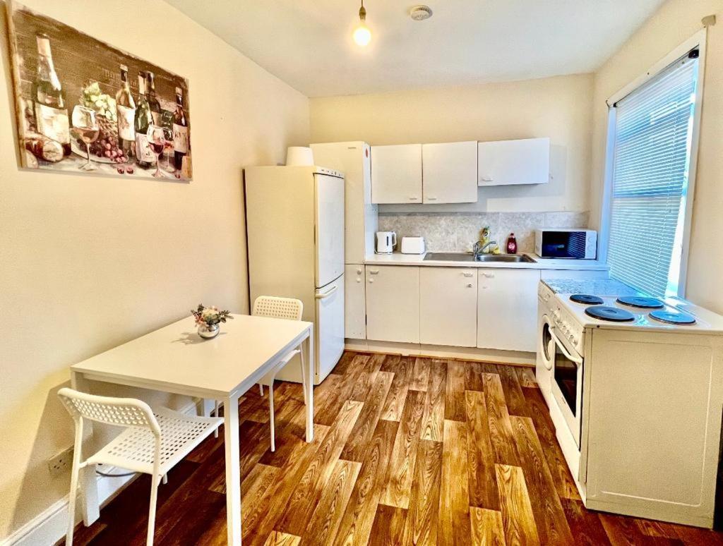 Studio Flat In Colliers Wood Appartamento Londra Esterno foto